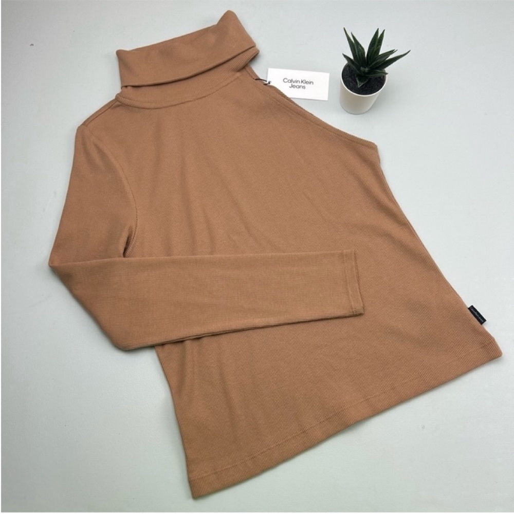 NWT Calvin Klein Jeans One-Shoulder Turtleneck Top